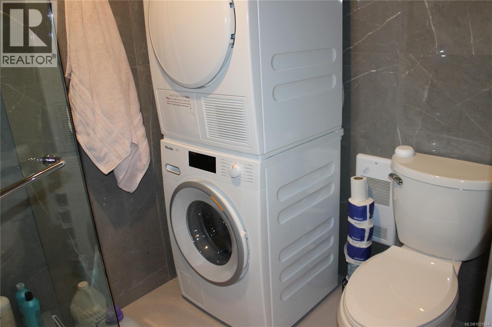 1721 Wilmot Rd, Cowichan Bay, BC - Indoor Photo Showing Laundry Room