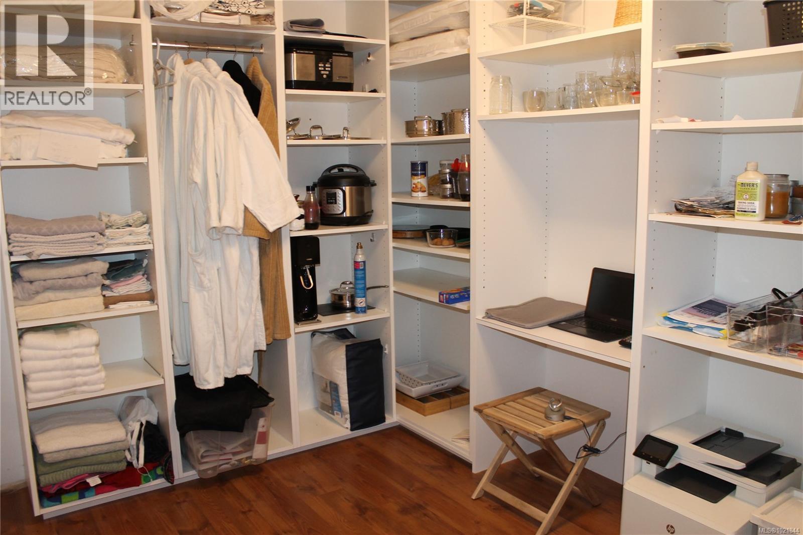 1721 Wilmot Rd, Cowichan Bay, BC - Indoor With Storage