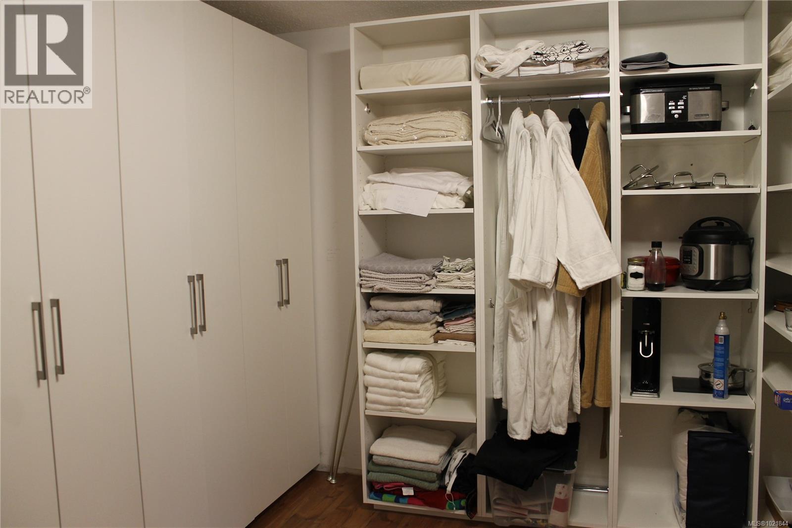 1721 Wilmot Rd, Cowichan Bay, BC - Indoor With Storage