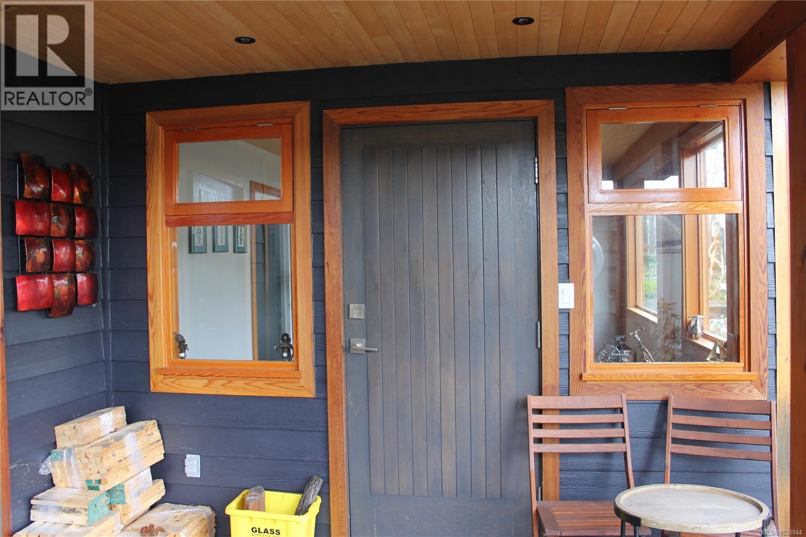 1721 Wilmot Rd, Cowichan Bay, BC - Outdoor With Exterior