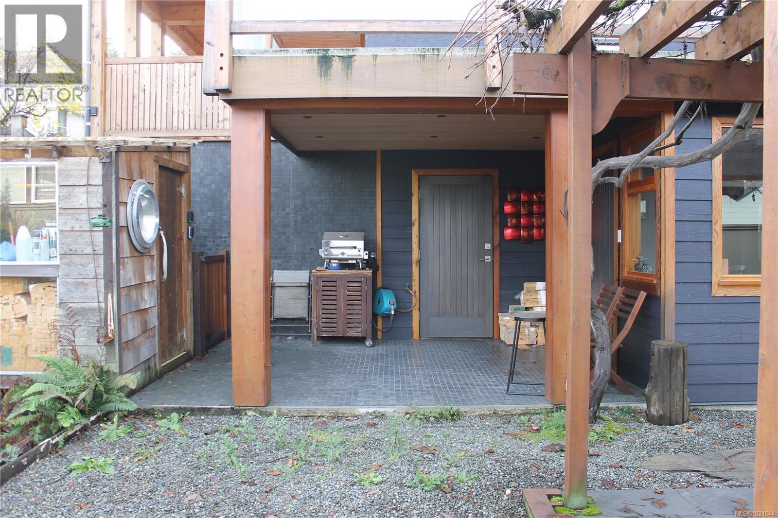 1721 Wilmot Rd, Cowichan Bay, BC - Outdoor