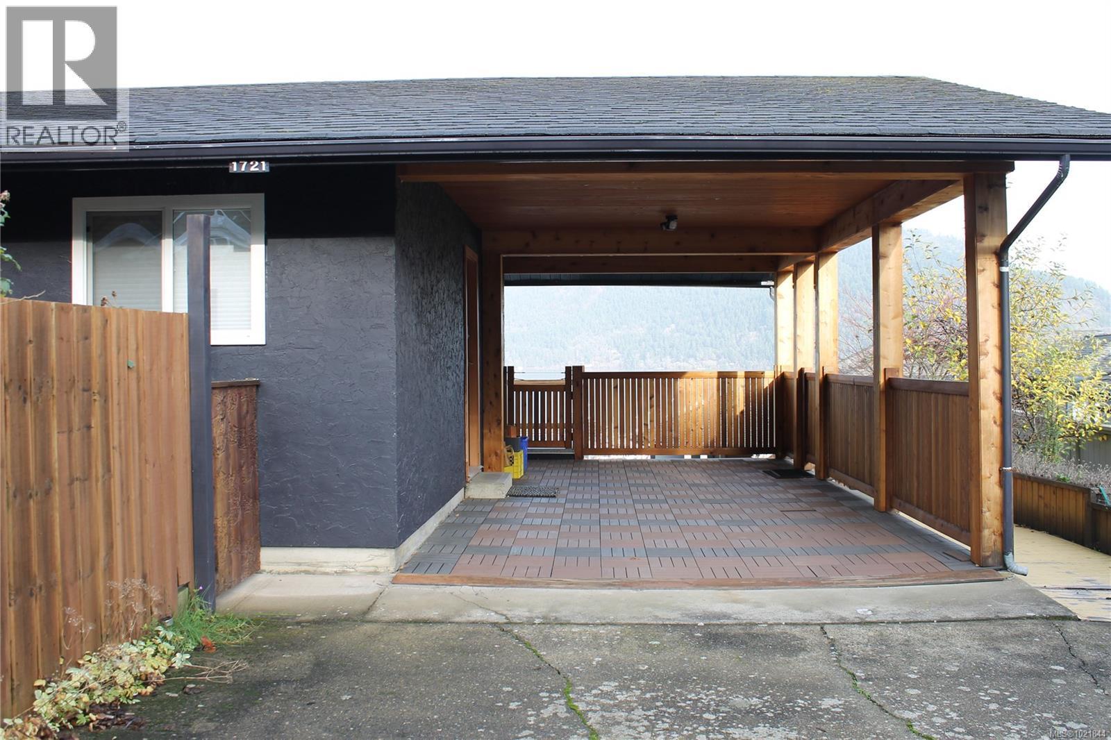 1721 Wilmot Rd, Cowichan Bay, BC - Outdoor With Exterior