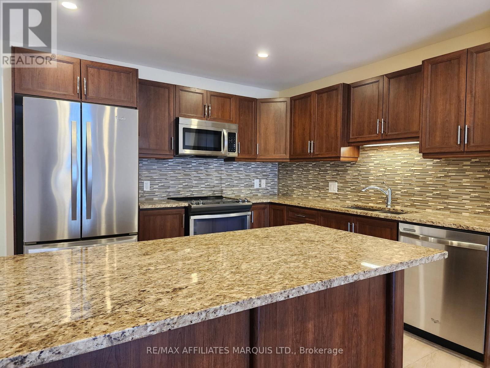 70 Forestdale Crescent, Cornwall, ON - Indoor Photo Showing Kitchen With Upgraded Kitchen