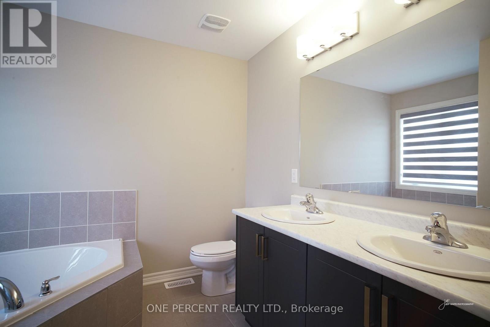 242 Springfield Crescent, Clearview (Stayner), ON - Indoor Photo Showing Bathroom