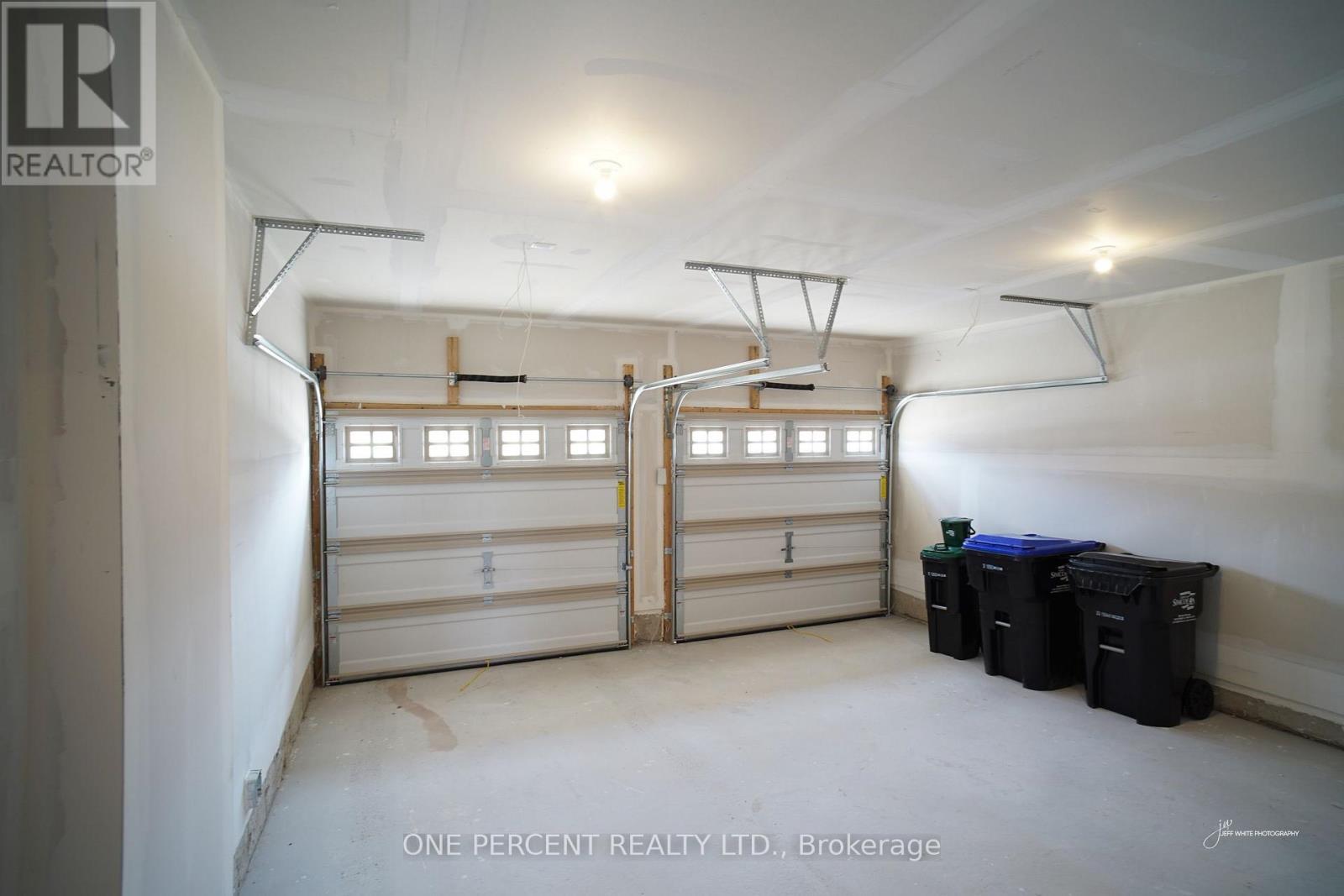 242 Springfield Crescent, Clearview (Stayner), ON - Indoor Photo Showing Garage