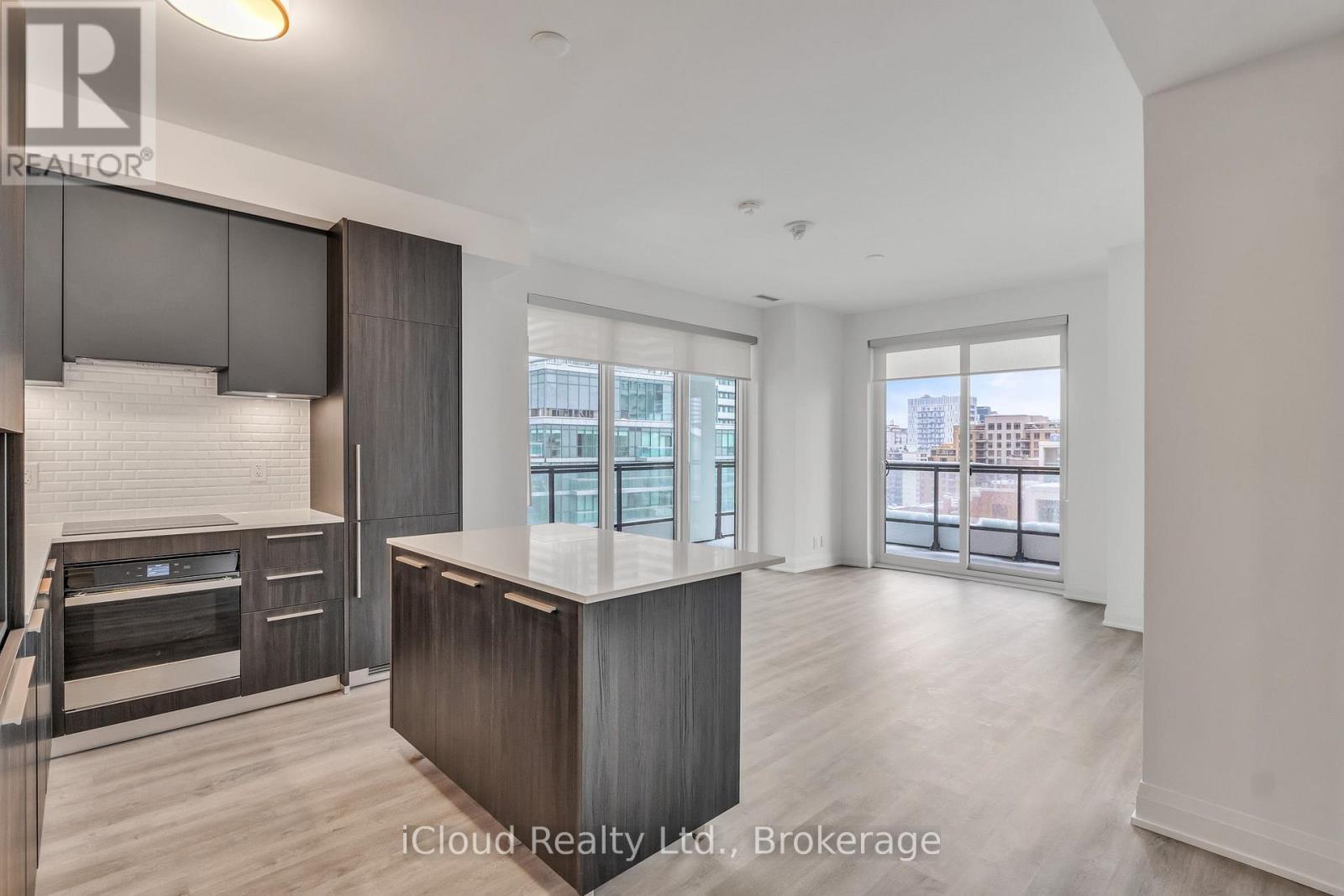1305 - 65 Broadway Avenue, Toronto, ON - Indoor Photo Showing Kitchen