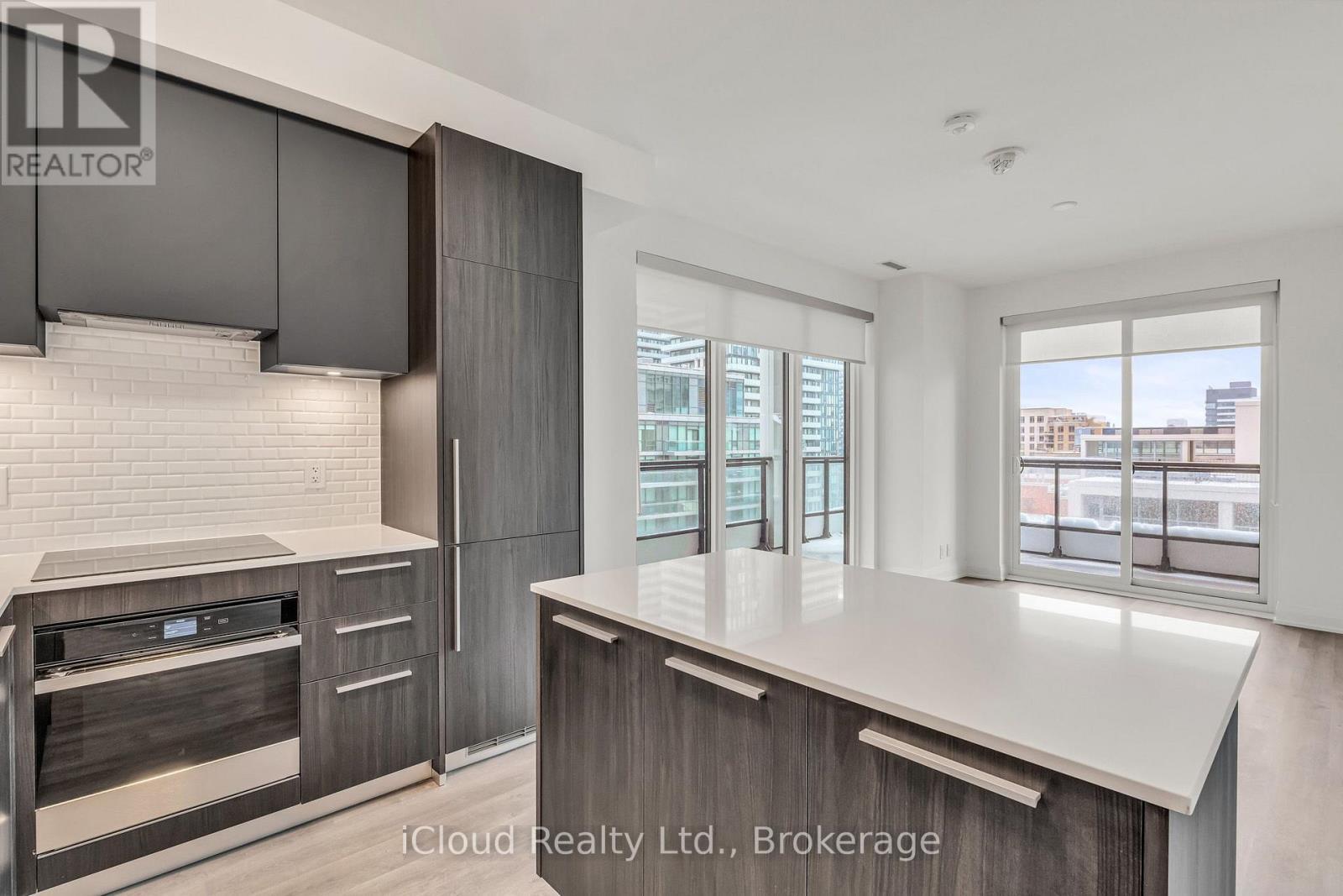 1305 - 65 Broadway Avenue, Toronto, ON - Indoor Photo Showing Kitchen