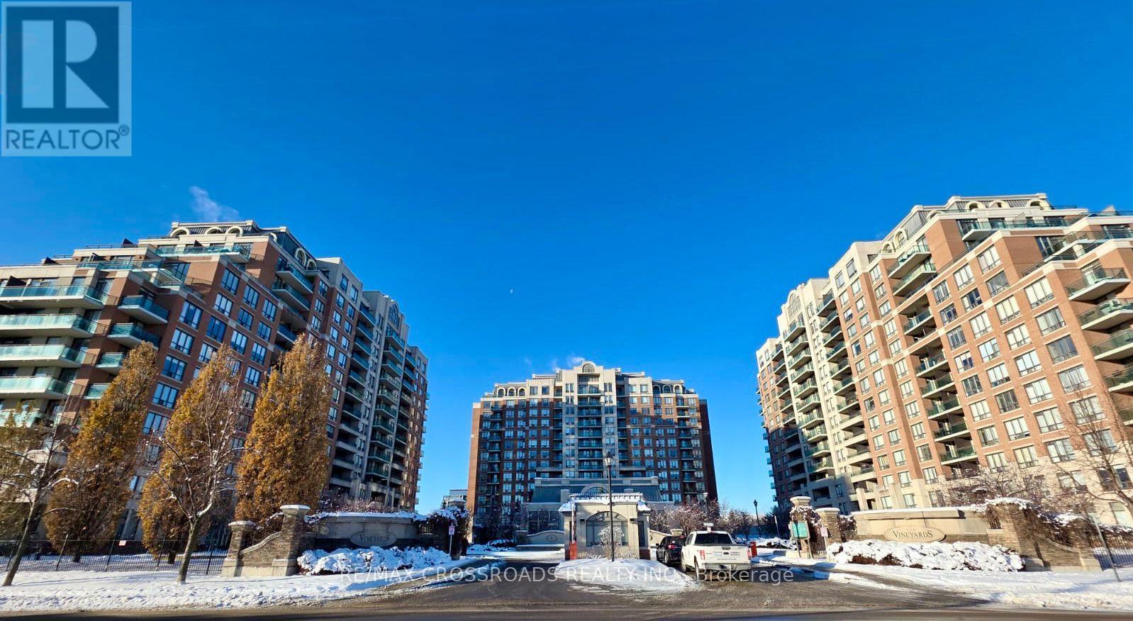 712 - 350 Red Maple Road, Richmond Hill, ON - Outdoor With Facade