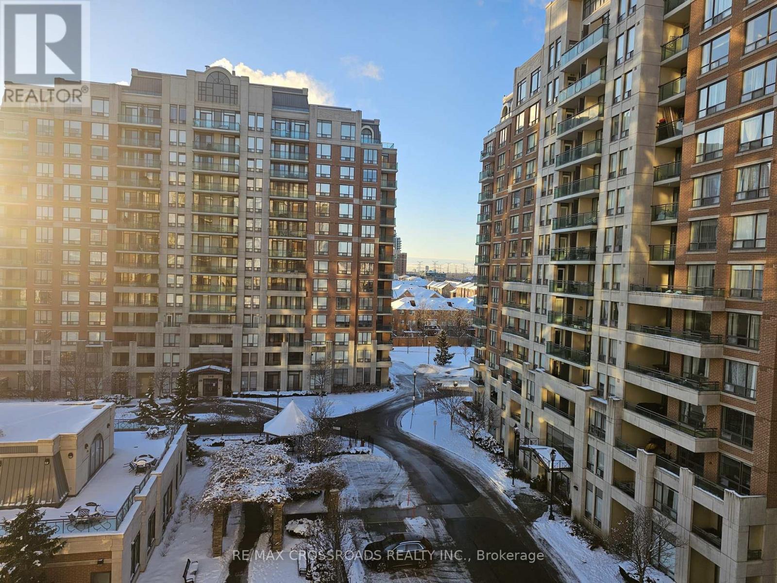 712 - 350 Red Maple Road, Richmond Hill, ON - Outdoor With Balcony With Facade