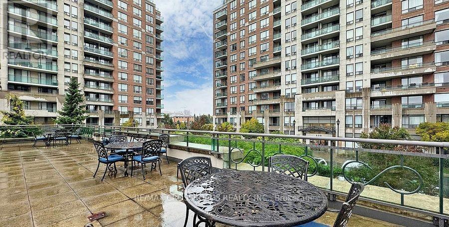 712 - 350 Red Maple Road, Richmond Hill, ON - Outdoor With Balcony With Facade