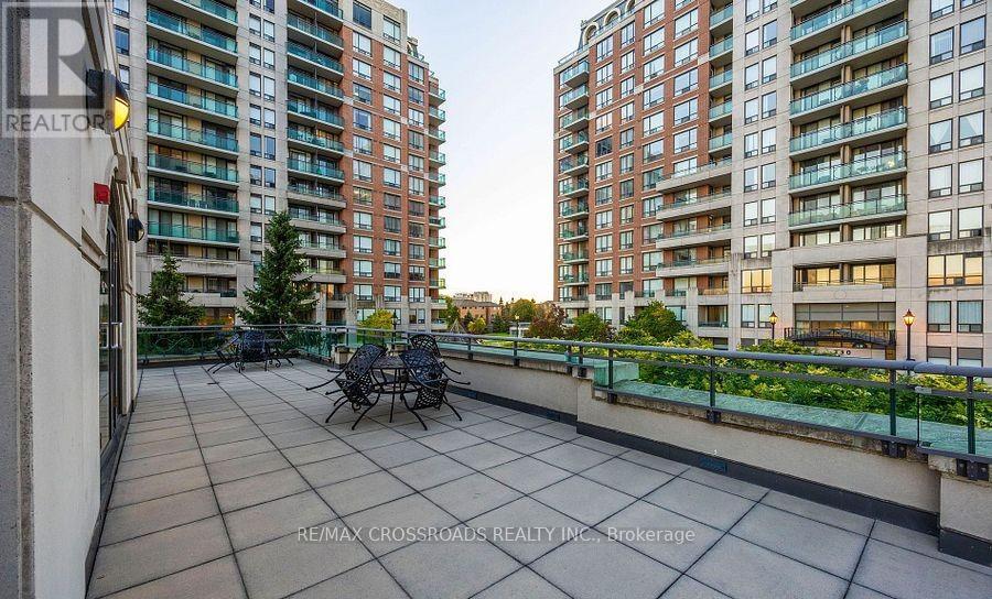 712 - 350 Red Maple Road, Richmond Hill, ON - Outdoor With Balcony With Facade