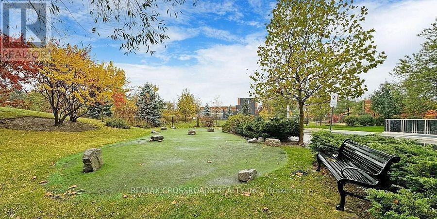 712 - 350 Red Maple Road, Richmond Hill, ON - Outdoor