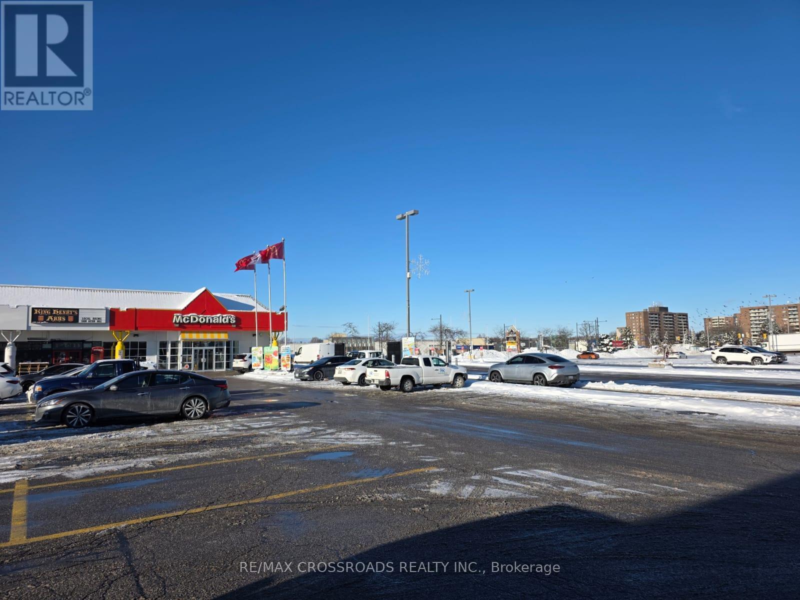 712 - 350 Red Maple Road, Richmond Hill, ON - Outdoor