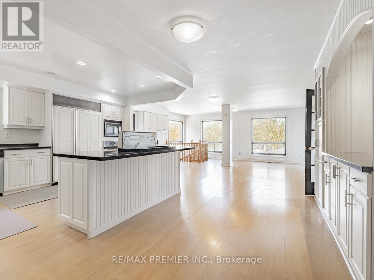 4282 Vivian Road, Whitchurch-Stouffville, ON - Indoor Photo Showing Kitchen