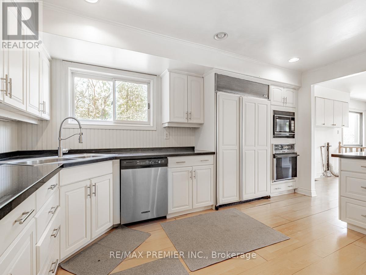 4282 Vivian Road, Whitchurch-Stouffville, ON - Indoor Photo Showing Kitchen With Double Sink