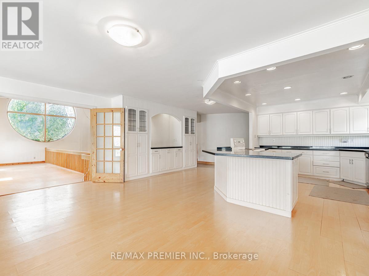 4282 Vivian Road, Whitchurch-Stouffville, ON - Indoor Photo Showing Kitchen