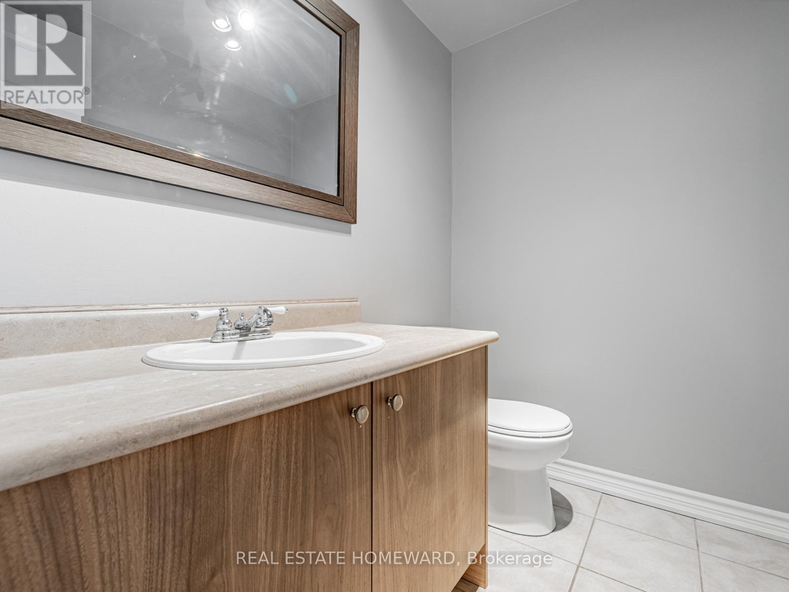 304 Flagstone Way, Newmarket, ON - Indoor Photo Showing Bathroom