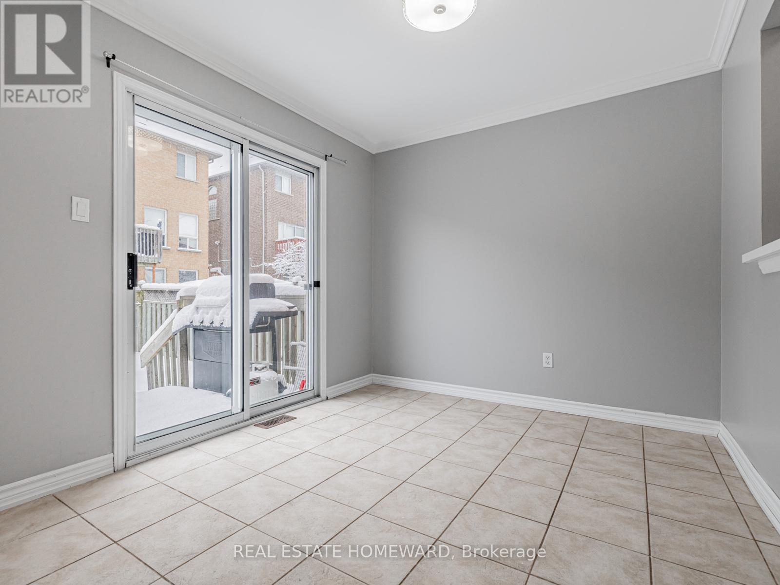 304 Flagstone Way, Newmarket, ON - Indoor Photo Showing Other Room