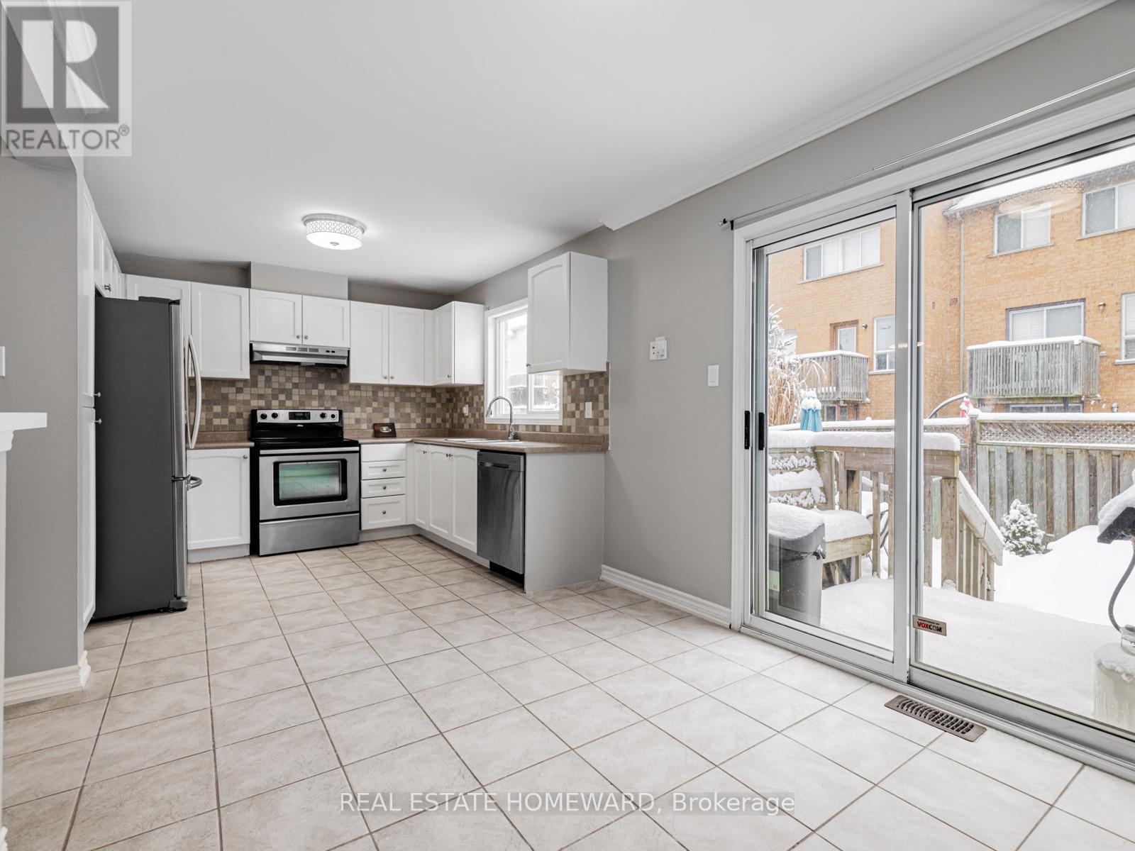 304 Flagstone Way, Newmarket, ON - Indoor Photo Showing Kitchen