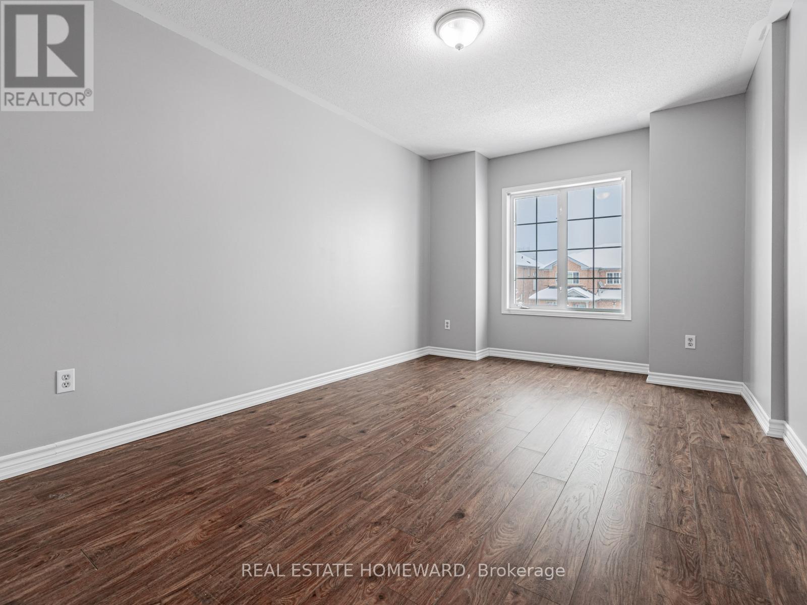 304 Flagstone Way, Newmarket, ON - Indoor Photo Showing Other Room