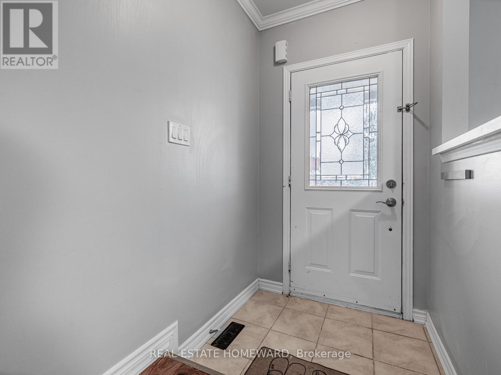 304 Flagstone Way, Newmarket, ON - Indoor Photo Showing Other Room