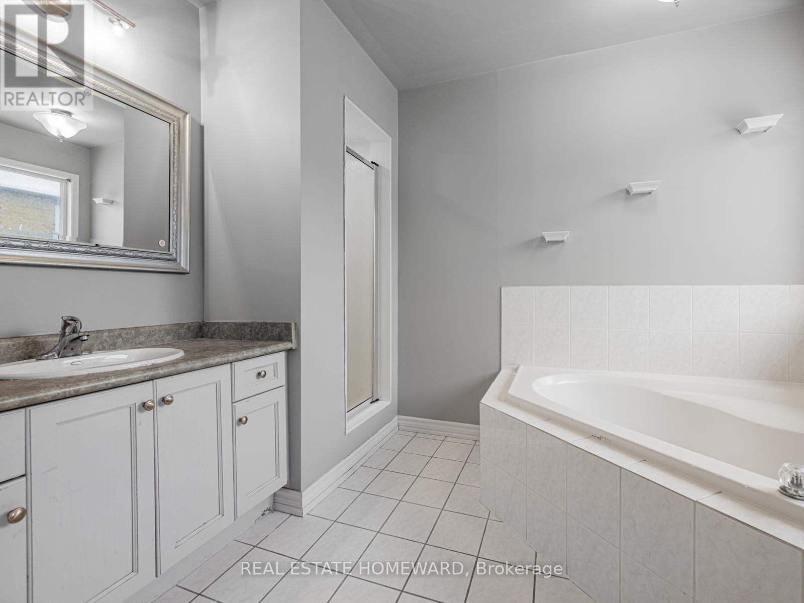 304 Flagstone Way, Newmarket, ON - Indoor Photo Showing Bathroom