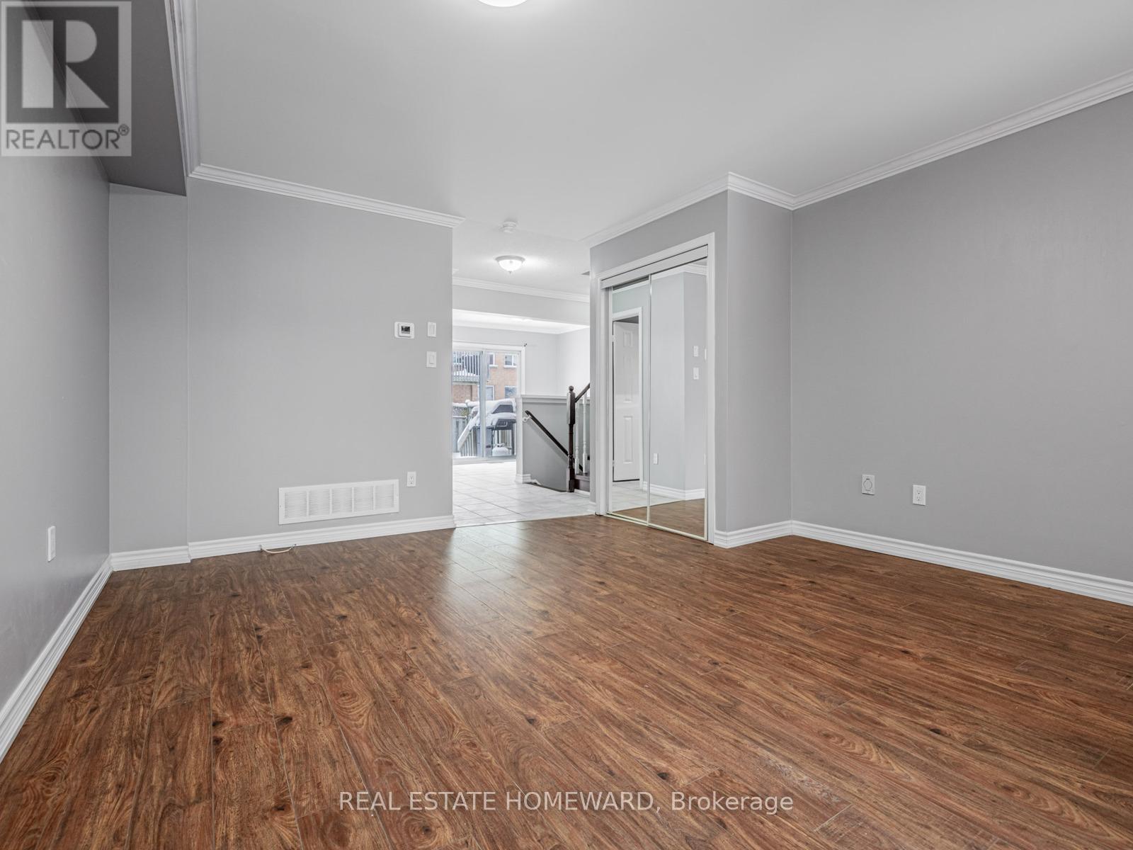 304 Flagstone Way, Newmarket, ON - Indoor Photo Showing Other Room