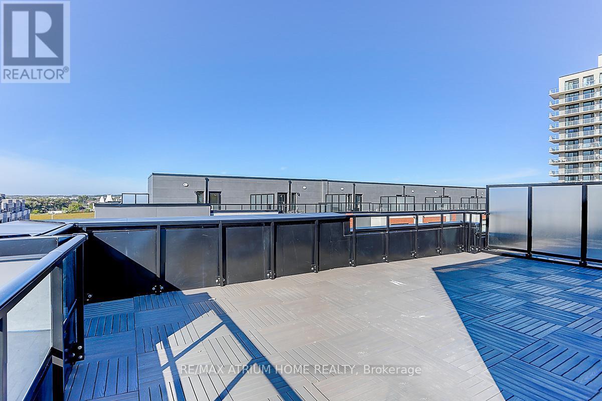 1103 - 12 David Eyer Road, Richmond Hill, ON - Outdoor