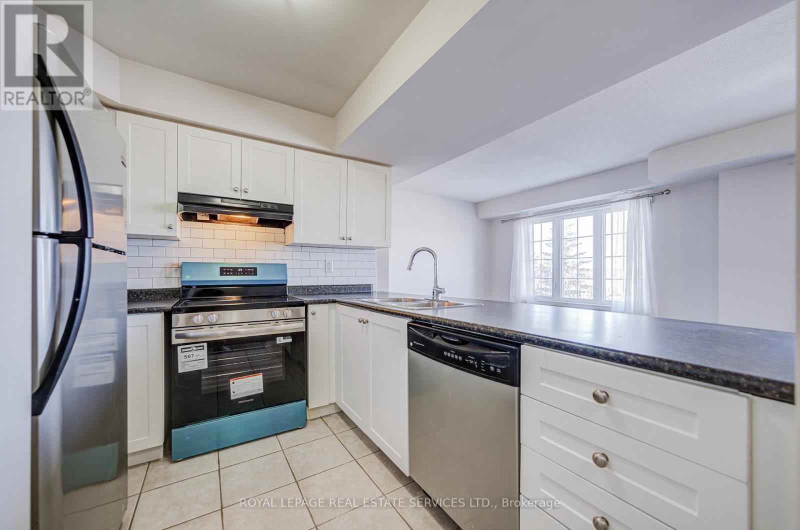 47 - 2614 Dashwood Drive, Oakville, ON - Indoor Photo Showing Kitchen With Stainless Steel Kitchen