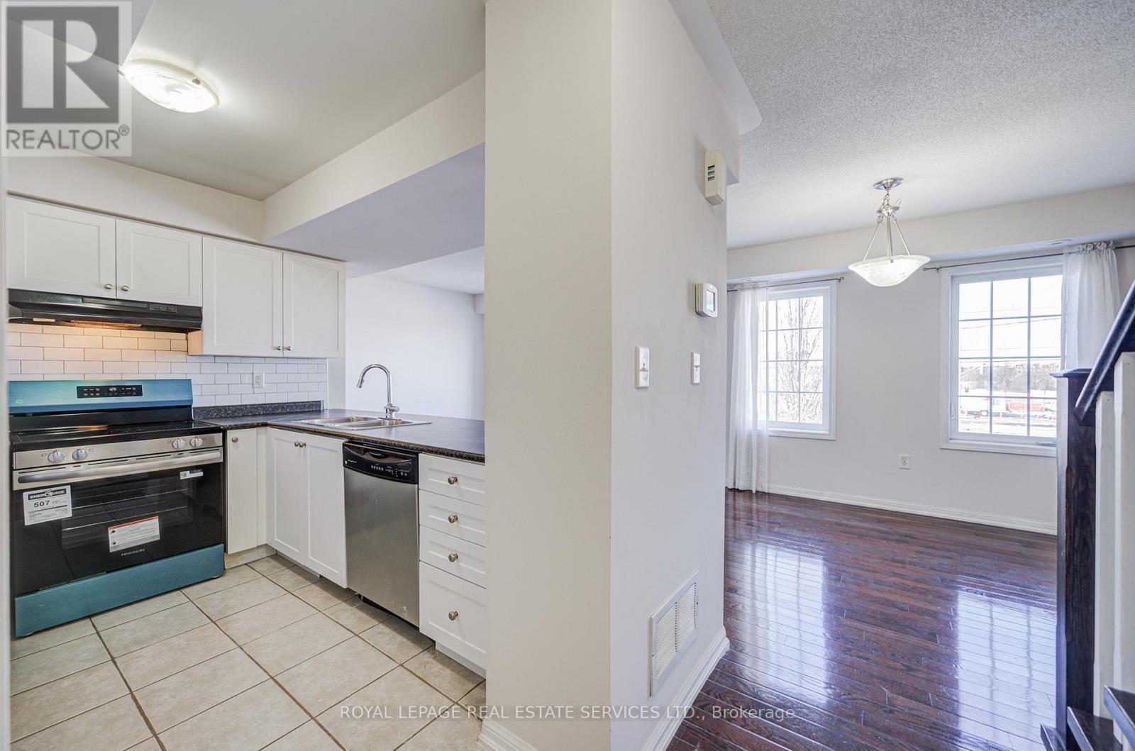 47 - 2614 Dashwood Drive, Oakville, ON - Indoor Photo Showing Kitchen