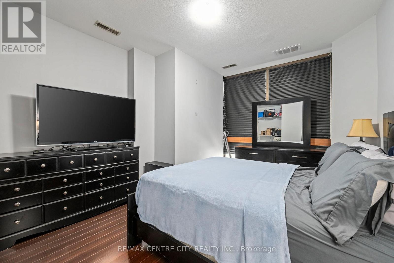 2108 - 389 Dundas Street E, London East (East K), ON - Indoor Photo Showing Bedroom