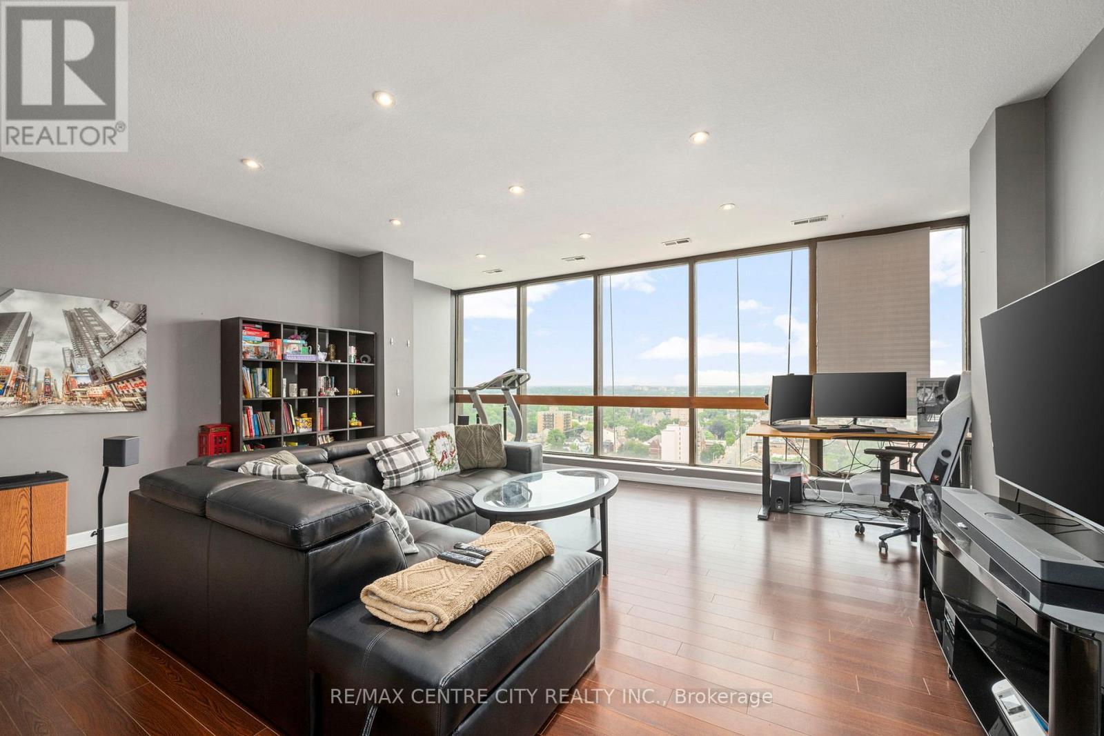 2108 - 389 Dundas Street E, London East (East K), ON - Indoor