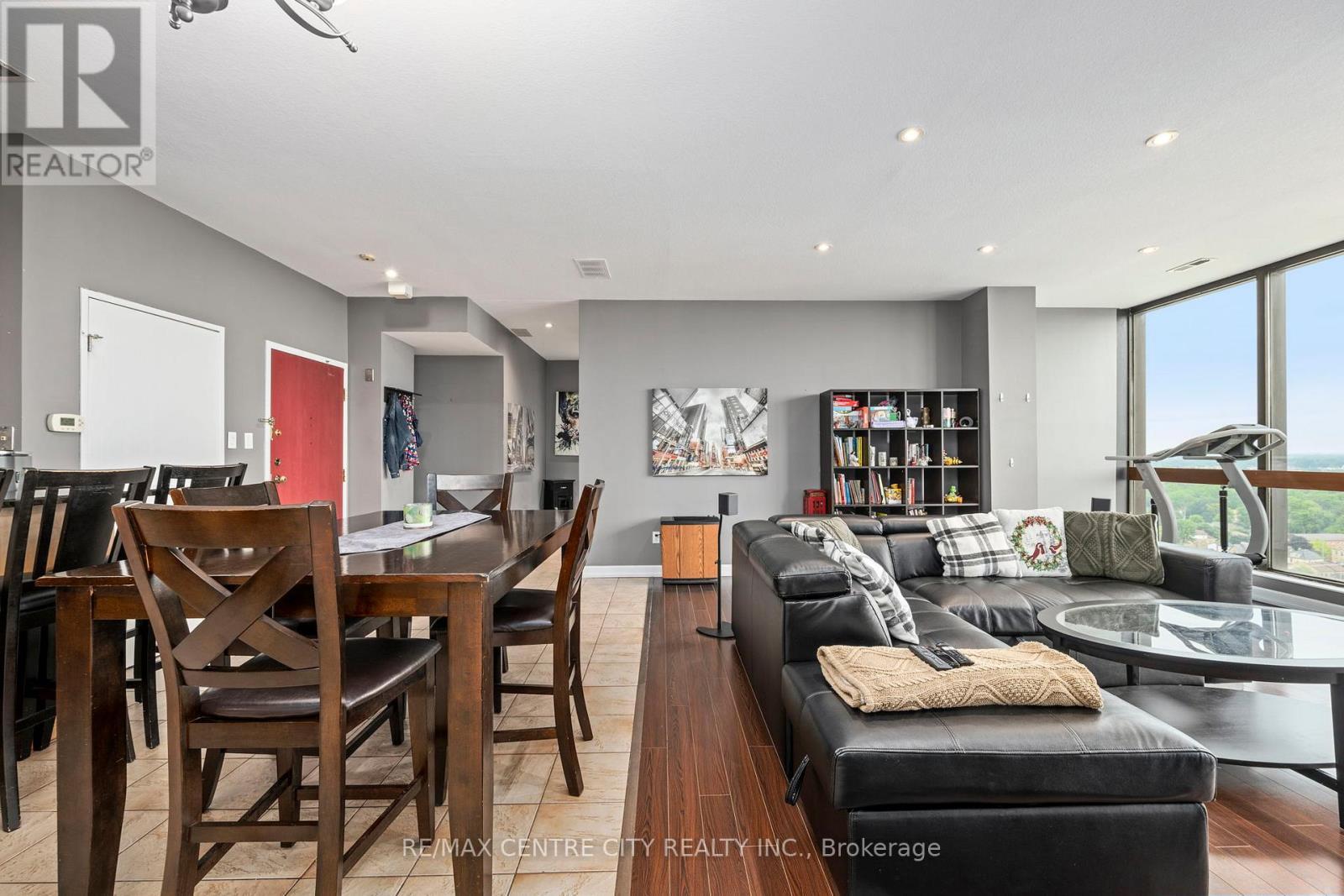 2108 - 389 Dundas Street E, London East (East K), ON - Indoor