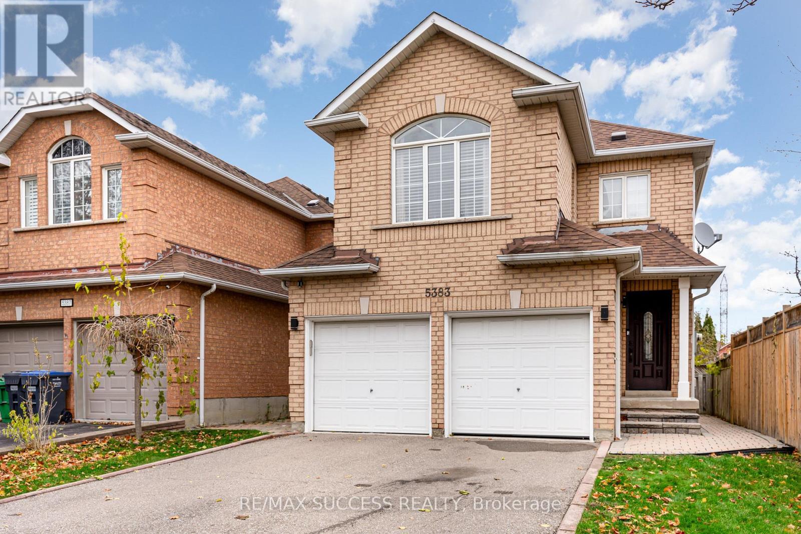 5383 Red Brush Drive, Mississauga, ON - Outdoor With Facade