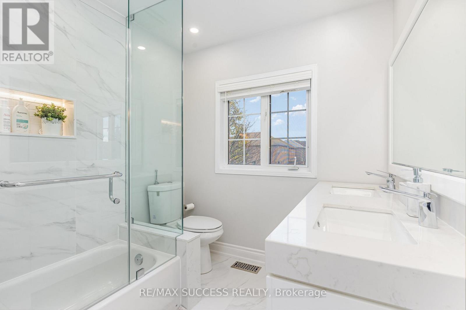 5383 Red Brush Drive, Mississauga, ON - Indoor Photo Showing Bathroom