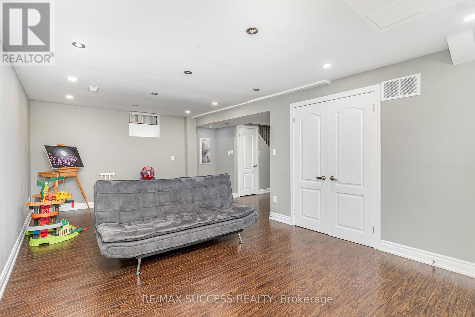 5383 Red Brush Drive, Mississauga, ON - Indoor