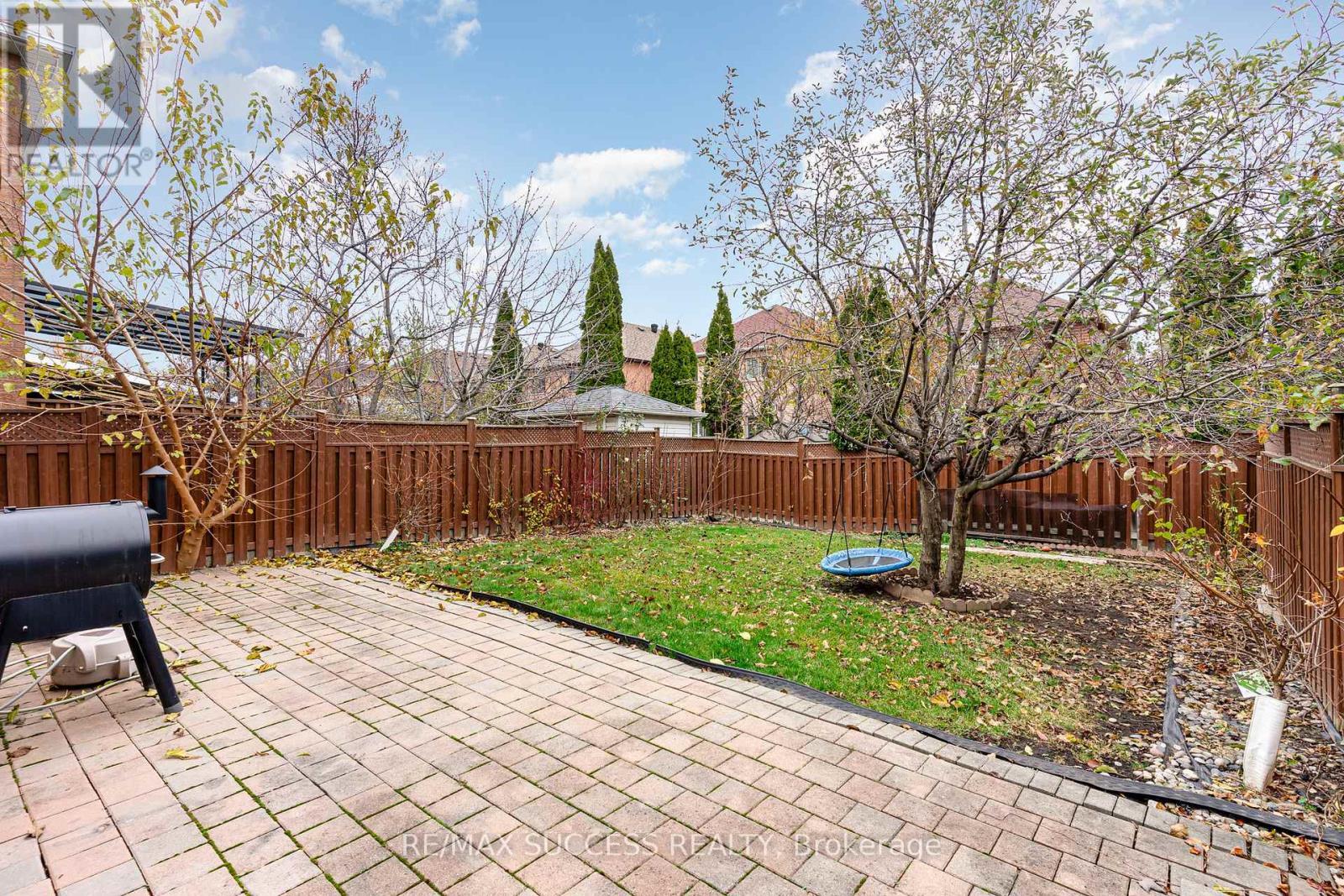 5383 Red Brush Drive, Mississauga, ON - Outdoor
