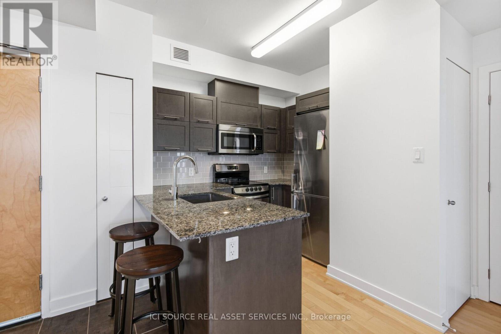 2206 - 40 Nepean Street, Ottawa, ON - Indoor Photo Showing Kitchen With Upgraded Kitchen
