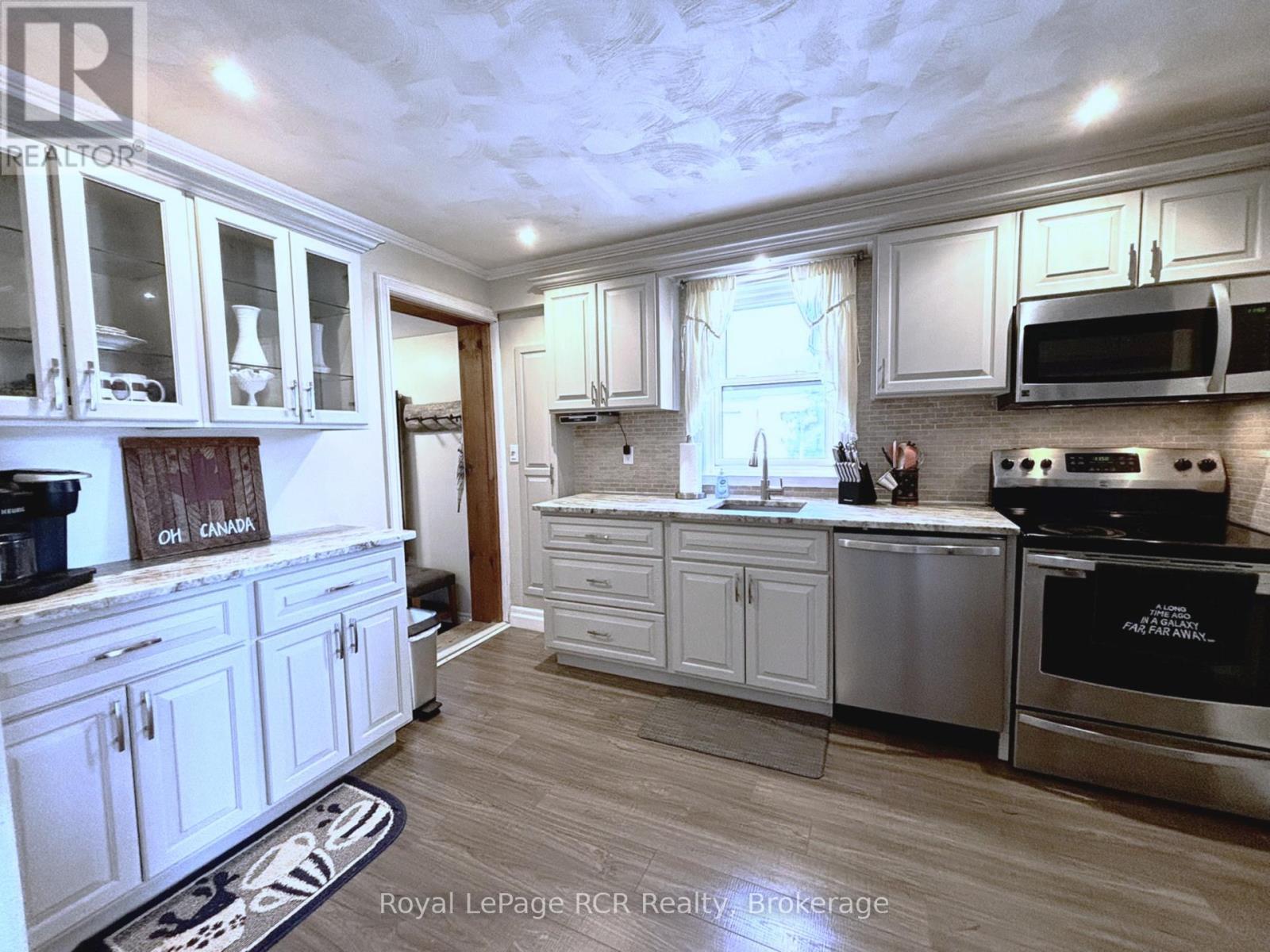 1198 2Nd Avenue W, Owen Sound, ON - Indoor Photo Showing Kitchen
