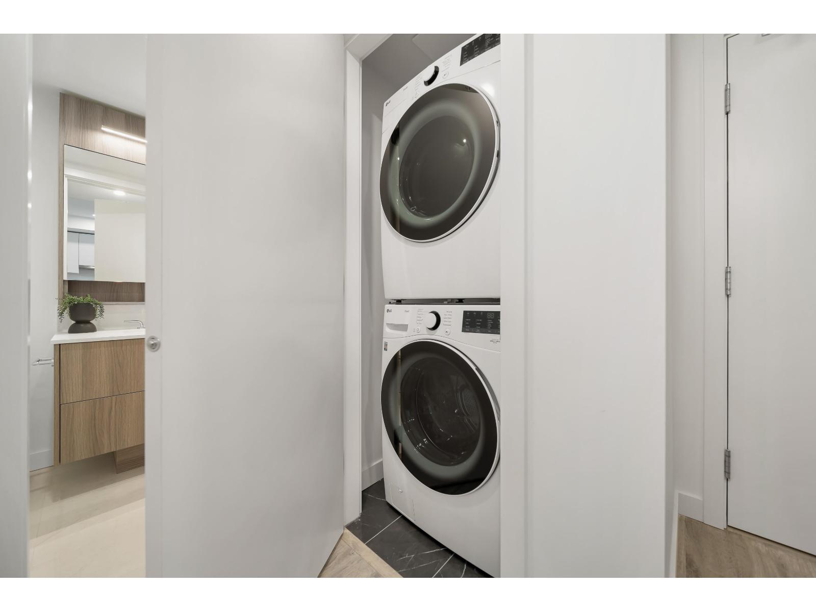 2008 9675 King George Boulevard, Surrey, BC - Indoor Photo Showing Laundry Room