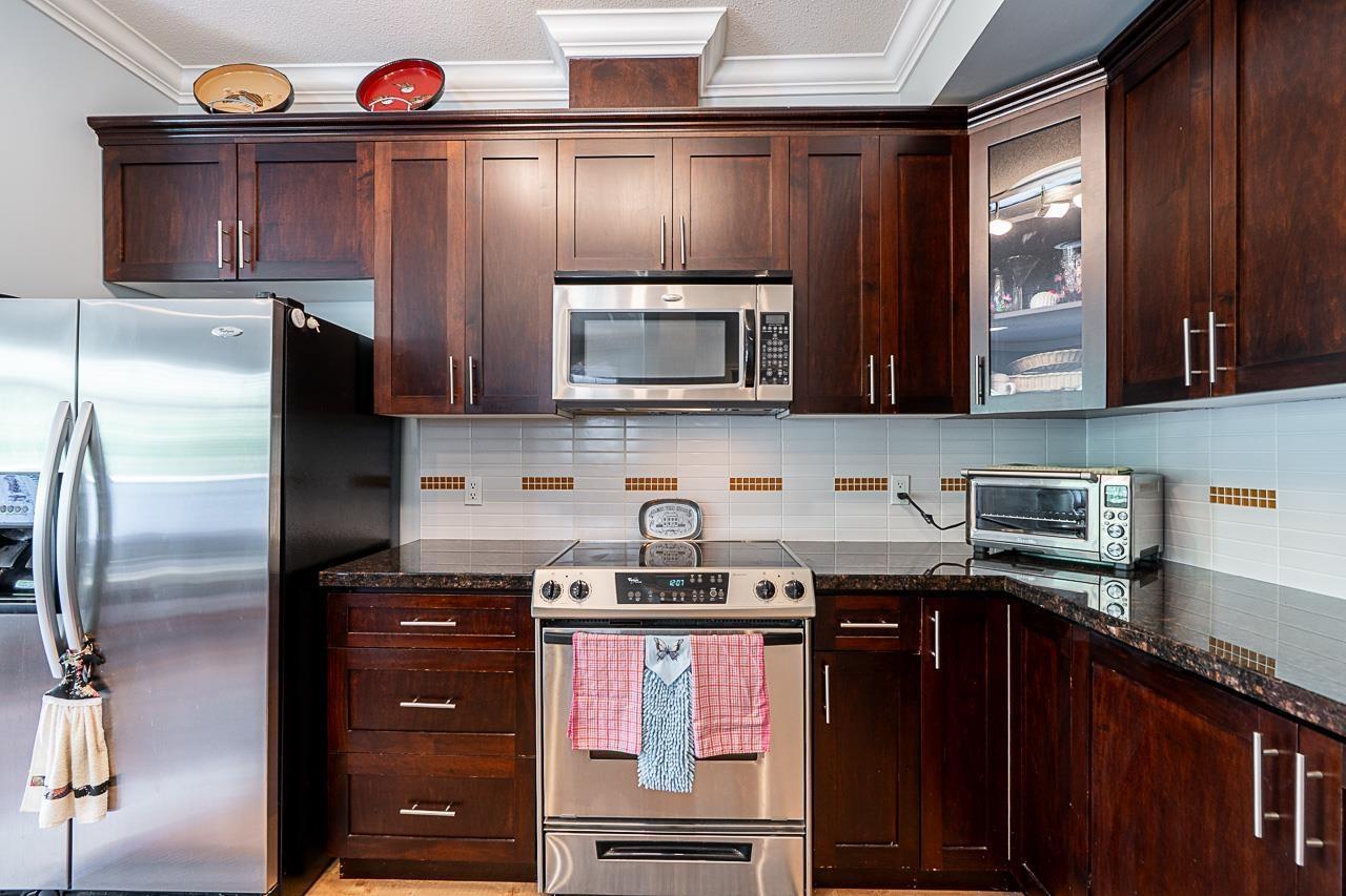 57 19330 69 Avenue, Surrey, BC - Indoor Photo Showing Kitchen With Stainless Steel Kitchen