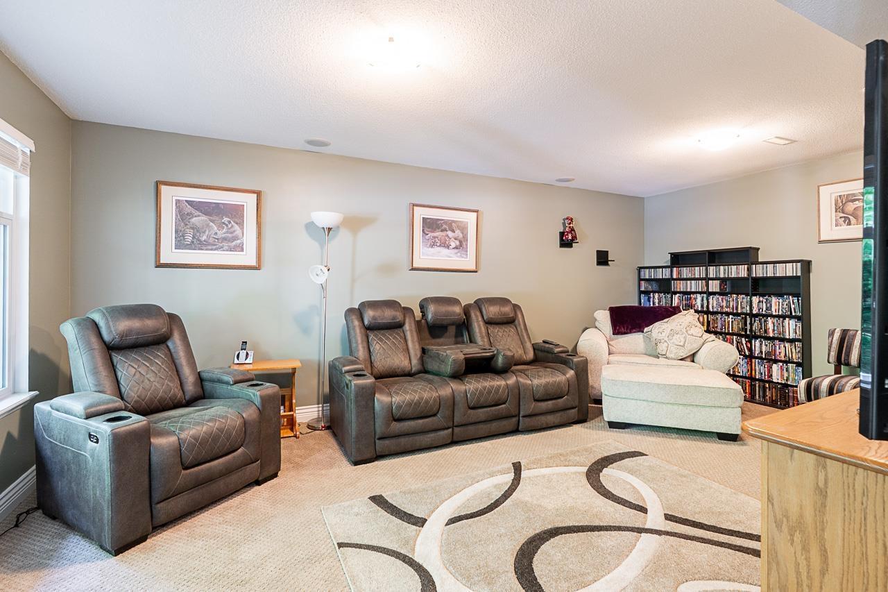 57 19330 69 Avenue, Surrey, BC - Indoor Photo Showing Living Room