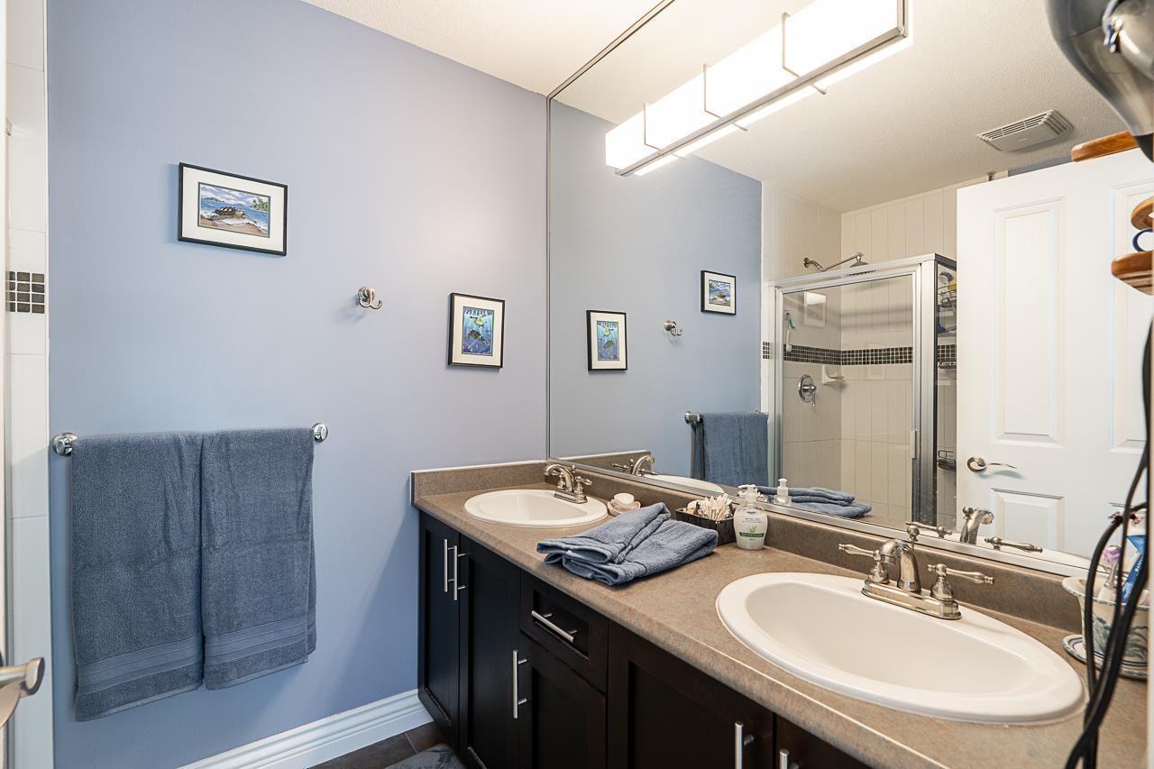 57 19330 69 Avenue, Surrey, BC - Indoor Photo Showing Bathroom