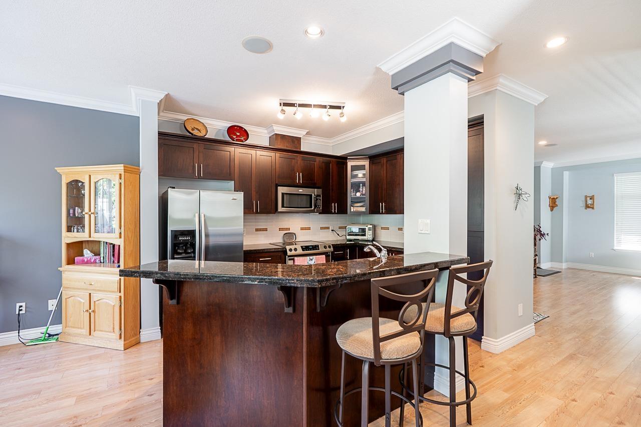 57 19330 69 Avenue, Surrey, BC - Indoor Photo Showing Kitchen With Stainless Steel Kitchen