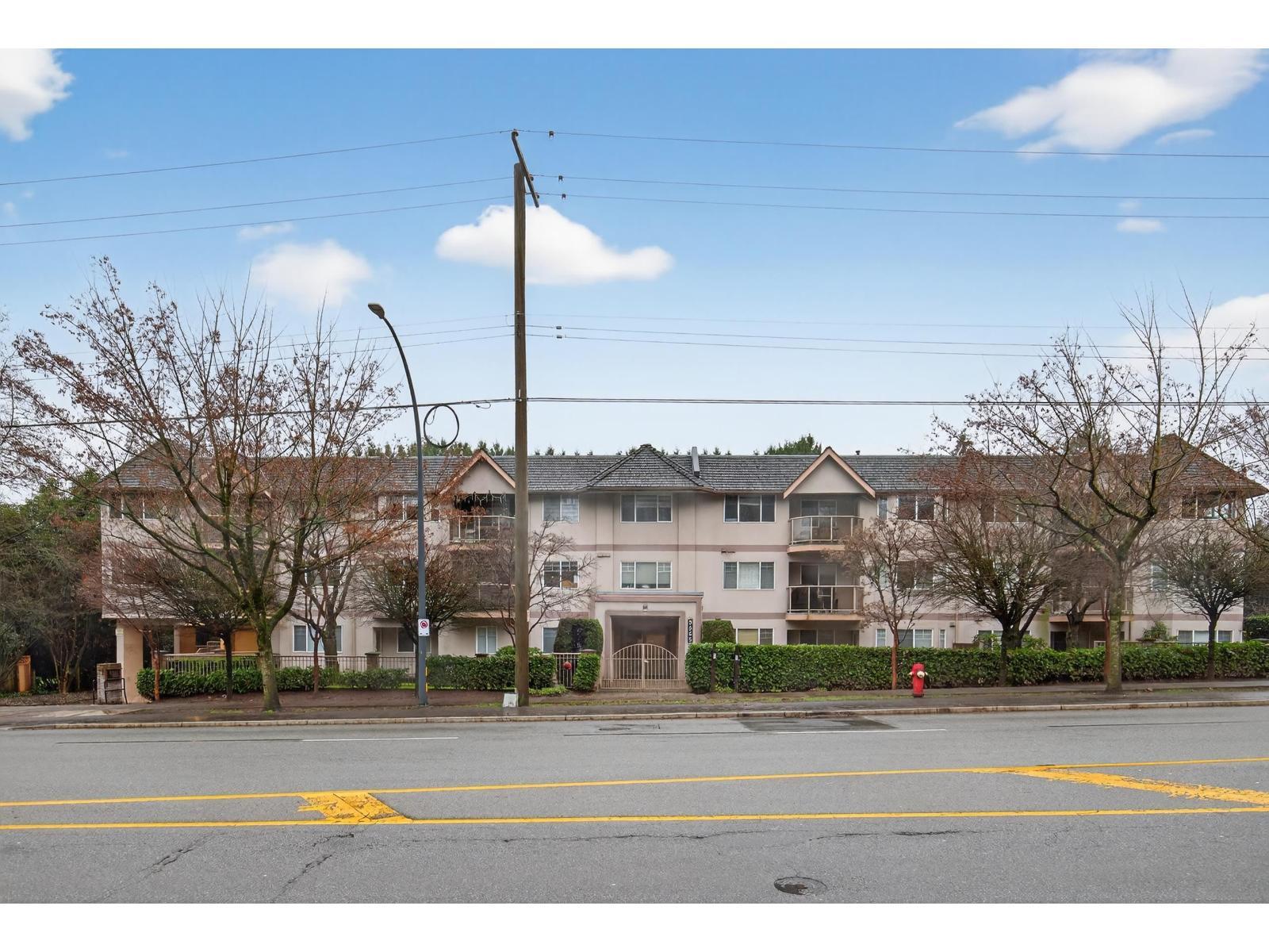 303 9865 140 Street, Surrey, BC - Outdoor