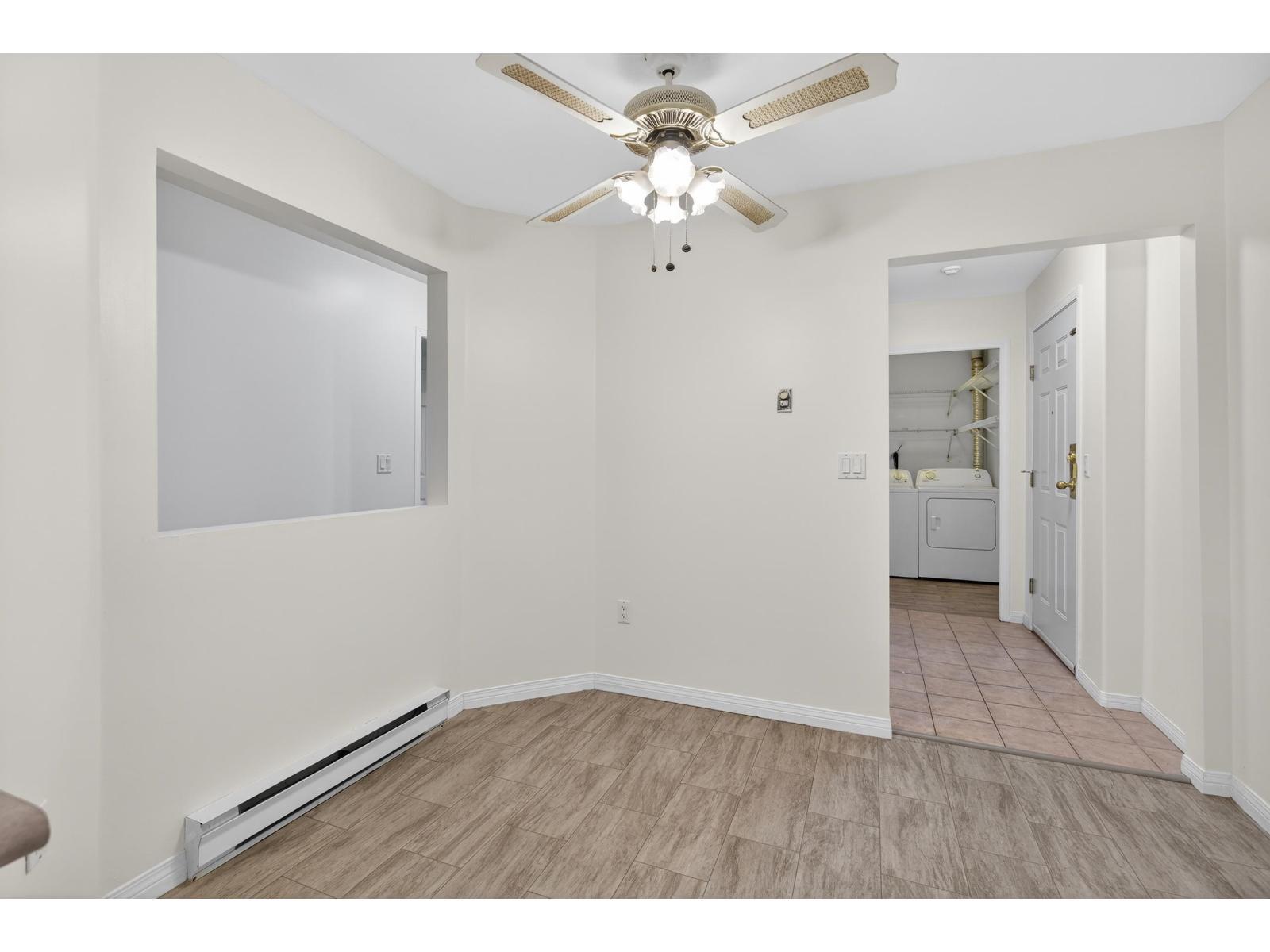 303 9865 140 Street, Surrey, BC - Indoor Photo Showing Other Room