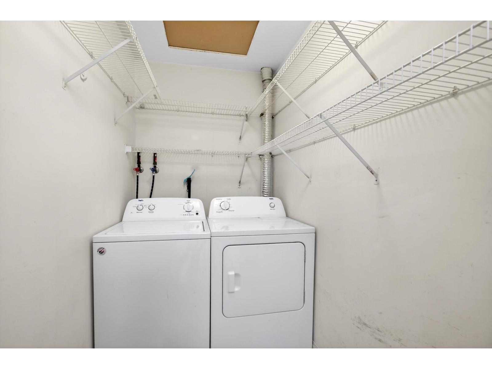 303 9865 140 Street, Surrey, BC - Indoor Photo Showing Laundry Room
