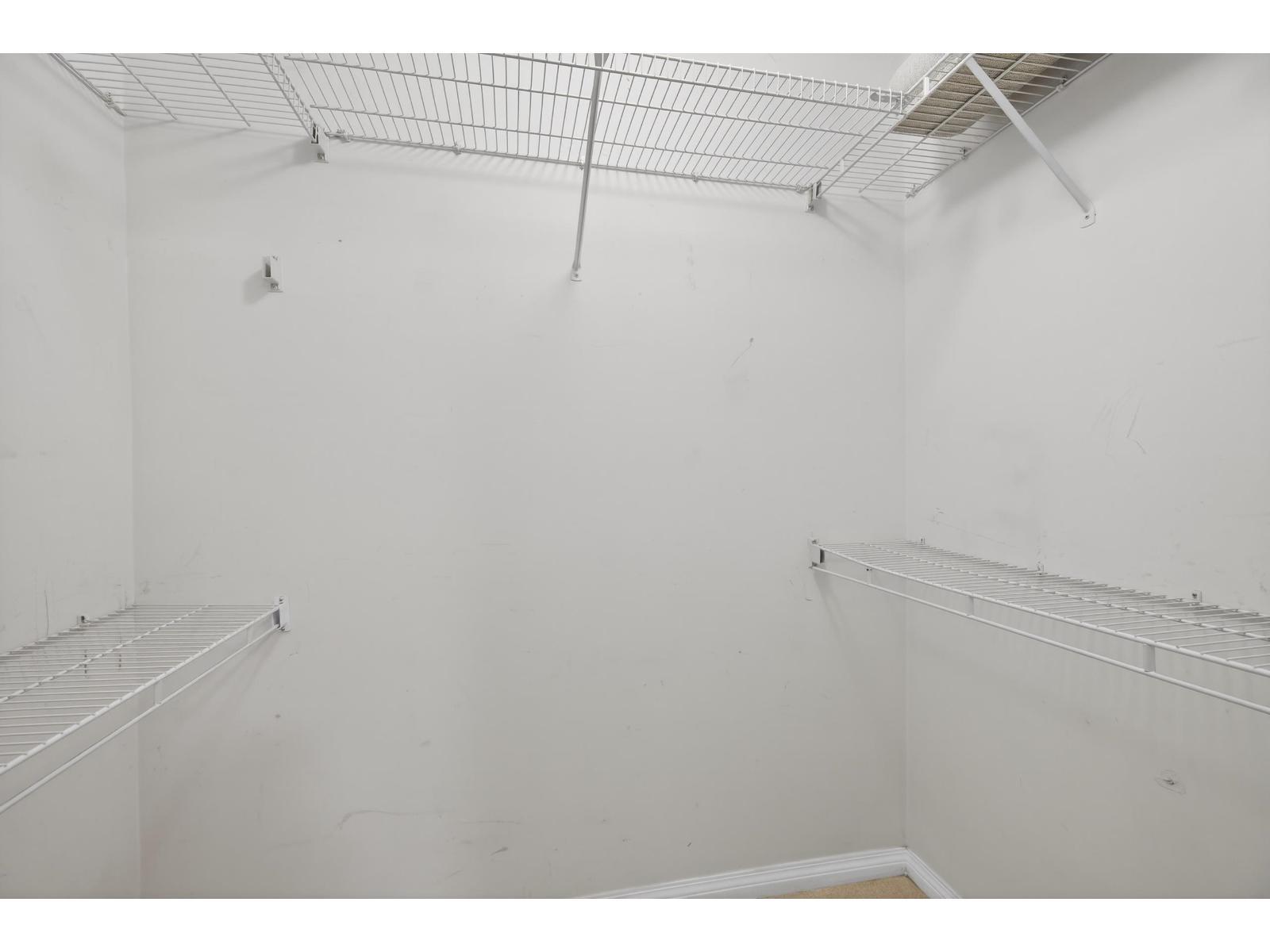 303 9865 140 Street, Surrey, BC - Indoor With Storage