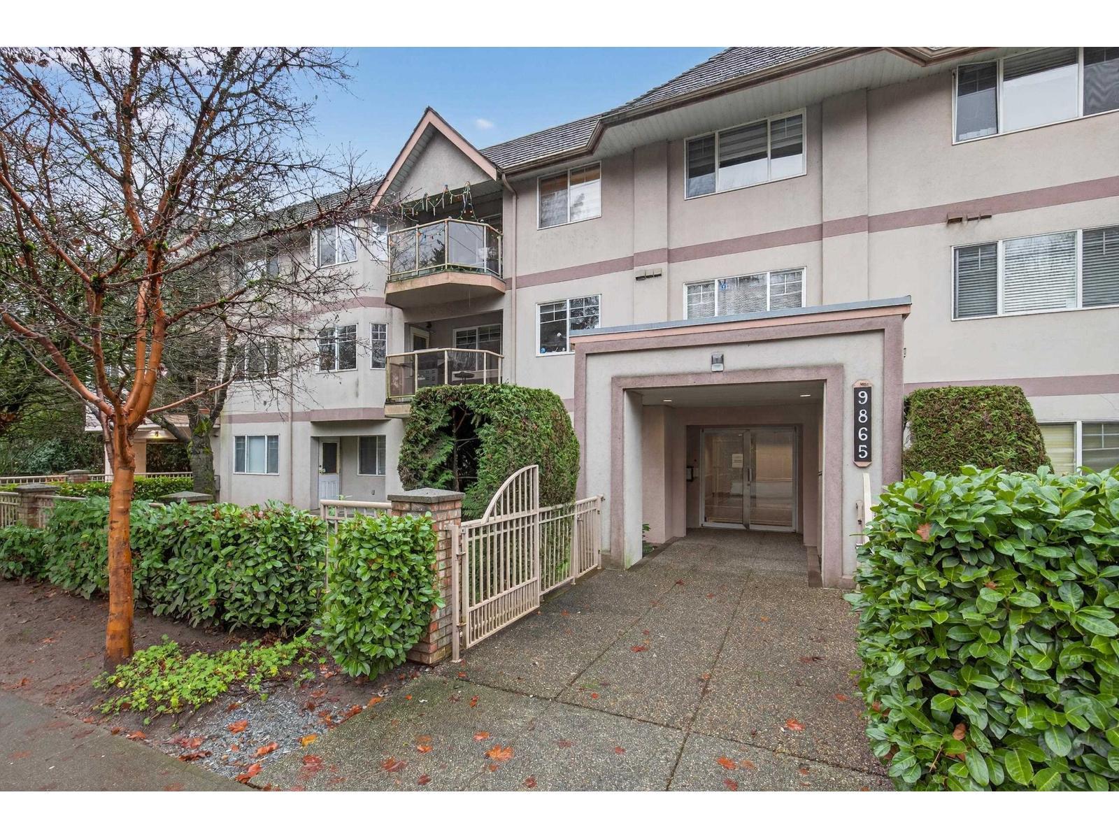303 9865 140 Street, Surrey, BC - Outdoor