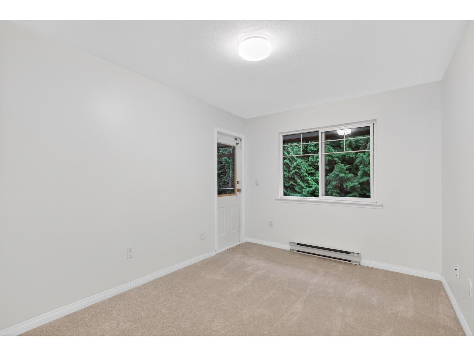 303 9865 140 Street, Surrey, BC - Indoor Photo Showing Other Room